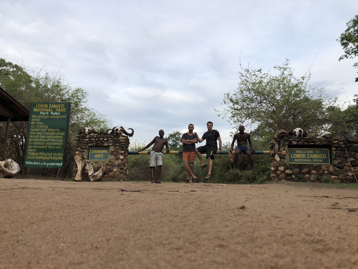 My a naši přátelé u východní brány Lower Zambezi National Park
